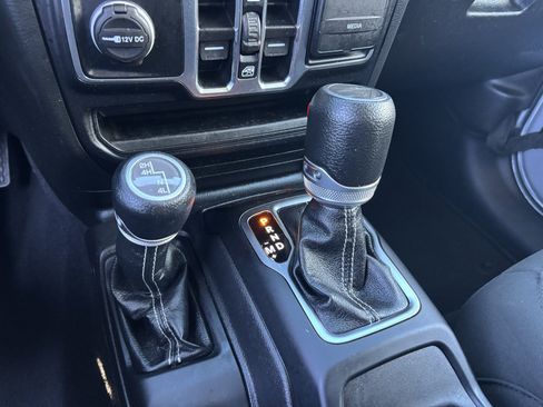 Used 2023 Jeep Gladiator Overland image 23