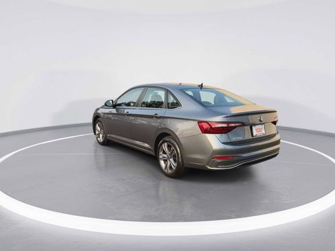 Used 2024 Volkswagen Jetta SE FWD image 6