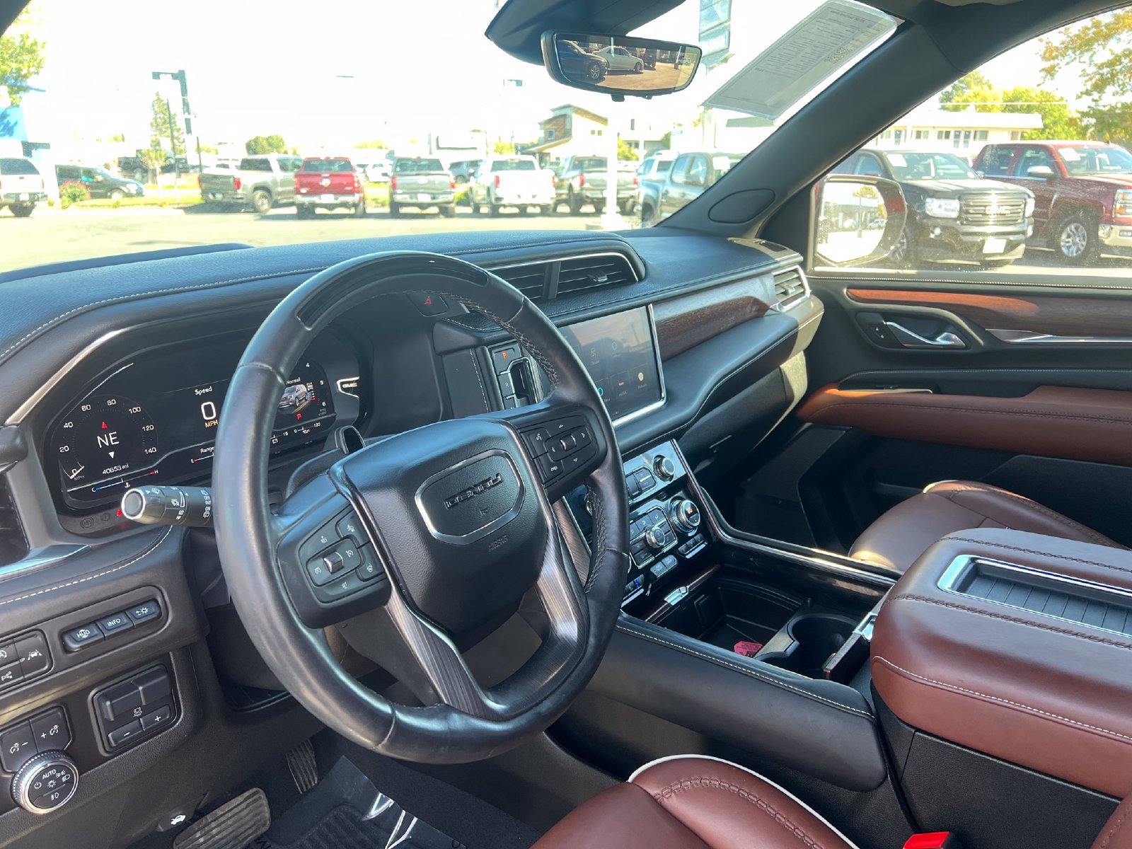 Used 2023 GMC Yukon Denali Ultimate AWD/4WD image 30