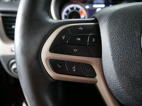 Used 2017 Jeep Cherokee Limited image 27