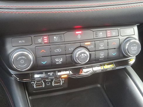 Used 2024 Dodge Durango GT image 19