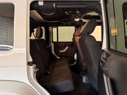 Used 2016 Jeep Wrangler Unlimited Sahara image 26