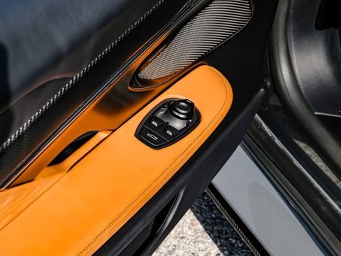 Used 2024 Aston Martin DB12 Coupe RWD image 45