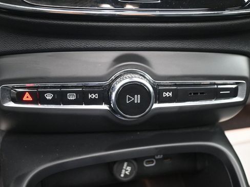 Used 2024 Volvo XC40 B5 Ultimate w/ Protection Package Premier image 14