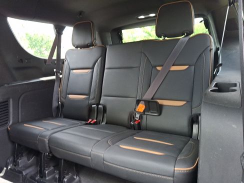 Used 2021 GMC Yukon XL AT4 AWD/4WD image 9