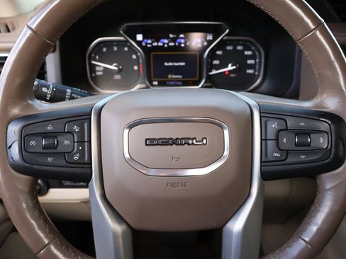 Used 2021 GMC Yukon Denali w/ Denali Premium Package image 15