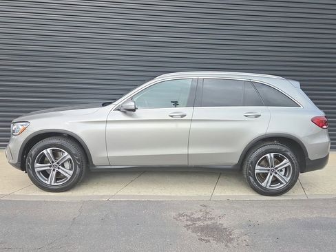 Used 2021 Mercedes-Benz GLC 300 4MATIC image 2
