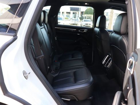 Used 2018 Porsche Cayenne Platinum Edition image 41
