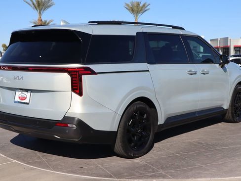 Used 2025 Kia Carnival SX Prestige image 5