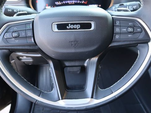 Used 2024 Jeep Grand Cherokee L Altitude AWD/4WD image 13
