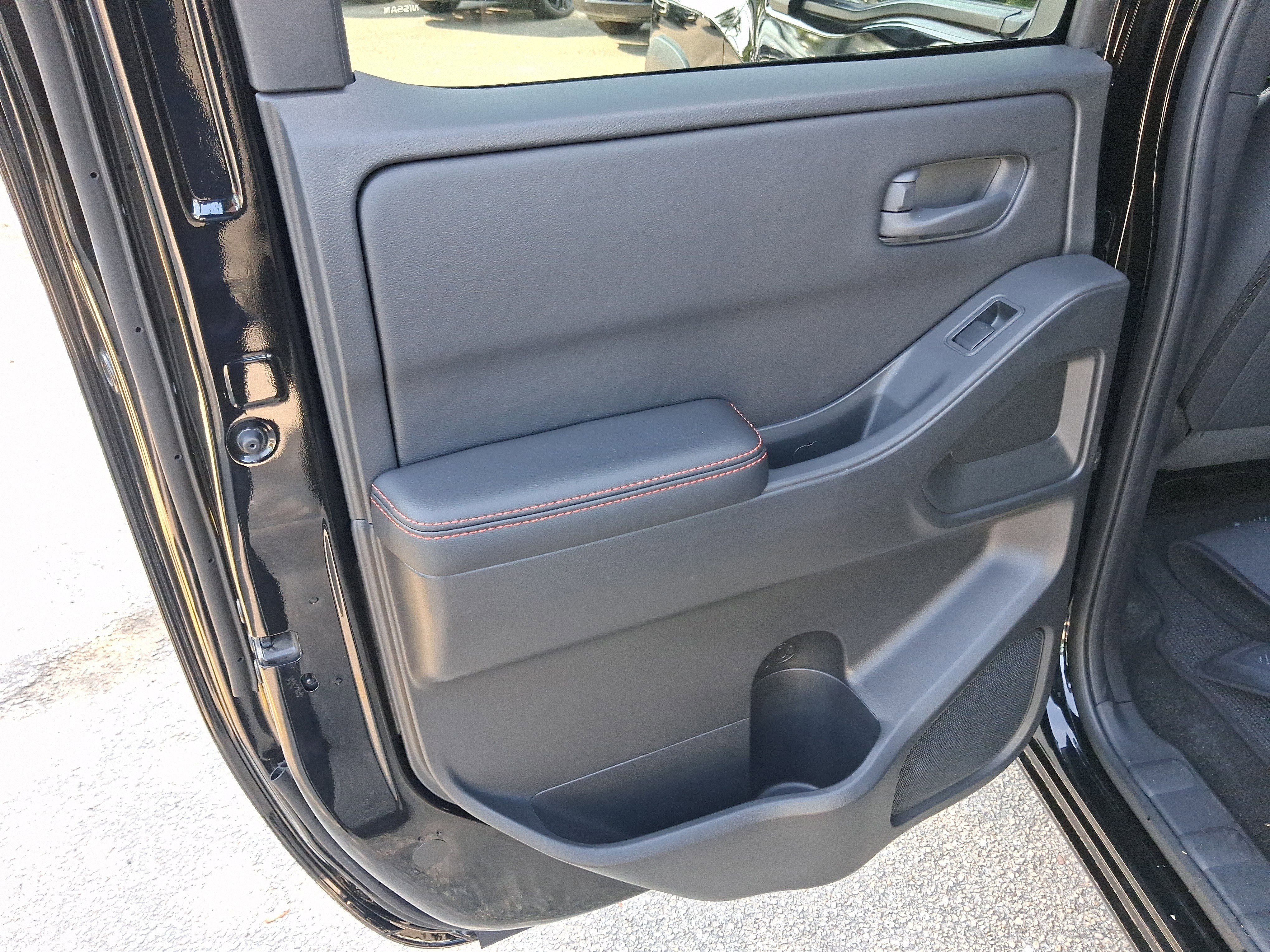 Used 2026 Nissan Frontier PRO-4X AWD/4WD image 9