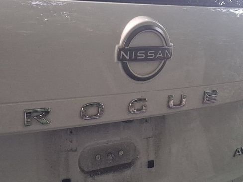 Used 2023 Nissan Rogue S AWD/4WD image 9
