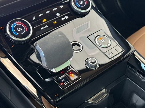 Used 2023 Land Rover Range Rover Sport SE image 26