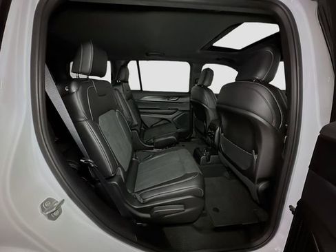 New 2025 Jeep Grand Cherokee L Altitude image 32