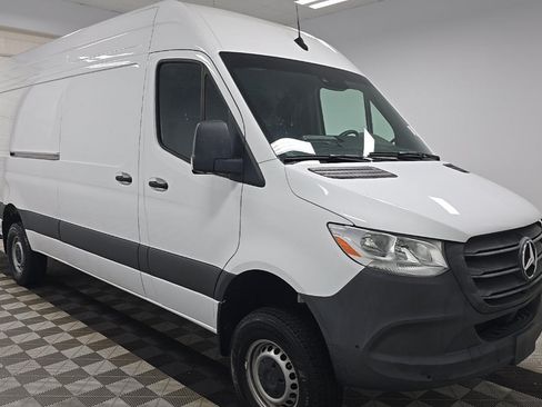 Used 2024 Mercedes-Benz Sprinter 2500 image 3