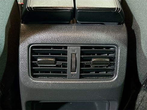 Used 2024 Nissan Rogue S image 21