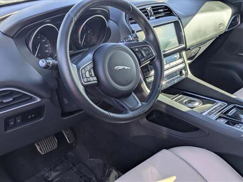 Used 2019 Jaguar F-PACE Premium image 9