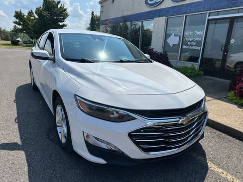 Used 2024 Chevrolet Malibu LT FWD image 2
