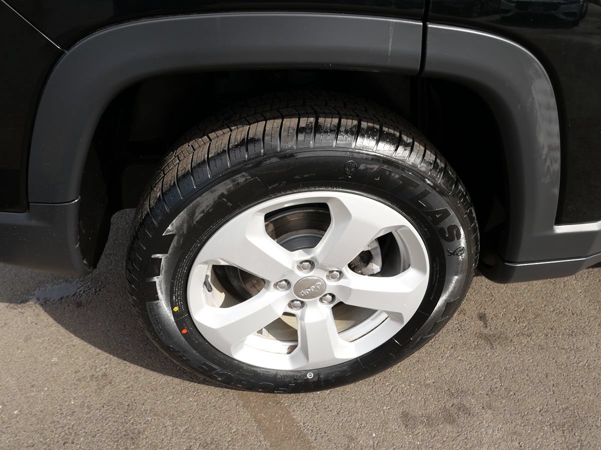 Used 2018 Jeep Compass Latitude w/ Cold Weather Group AWD/4WD image 35
