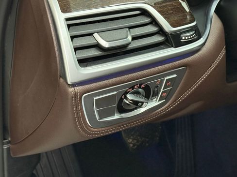 Used 2020 BMW 750i xDrive image 26