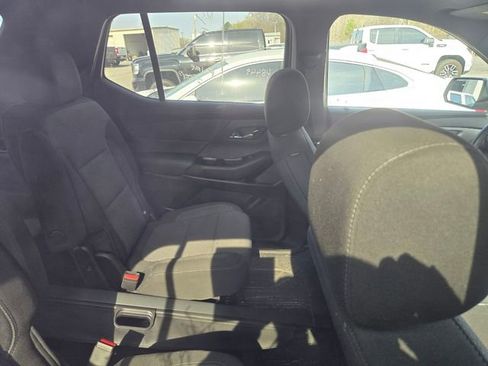 Used 2023 Chevrolet Traverse LT image 3