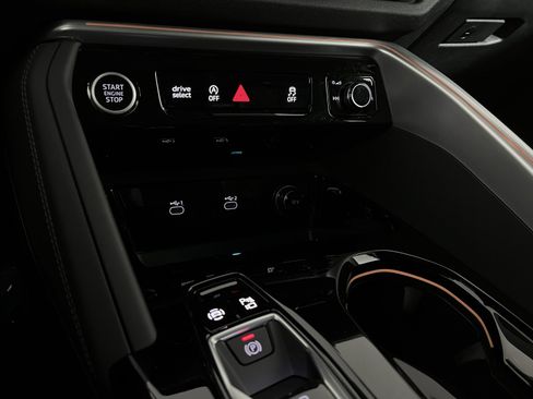 Used 2025 Audi Q5 Premium Plus w/ Premium Plus image 20