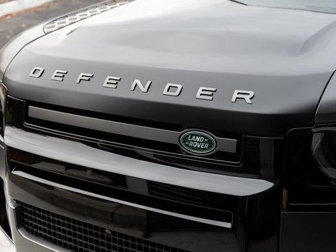 Used 2023 Land Rover Defender 90 Carpathian Edition image 17