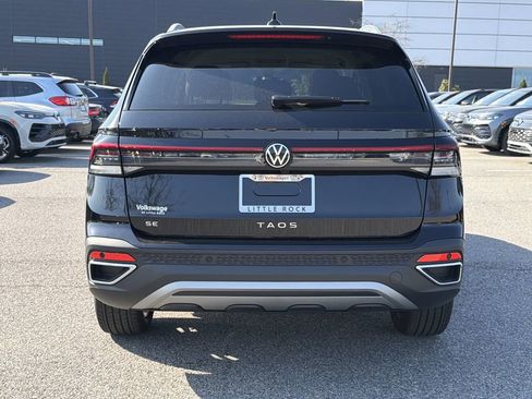 New 2026 Volkswagen Taos SE image 4