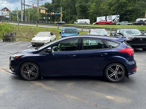 Used 2017 Ford Focus ST w/ Equipment Group 401A FWD image 5