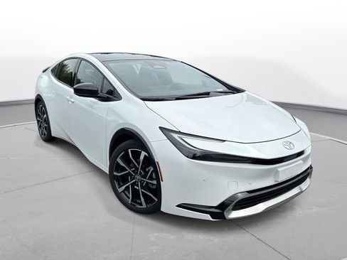 Used 2025 Toyota Prius Plug-In Hybrid w/ Limited Premium Package FWD image 5