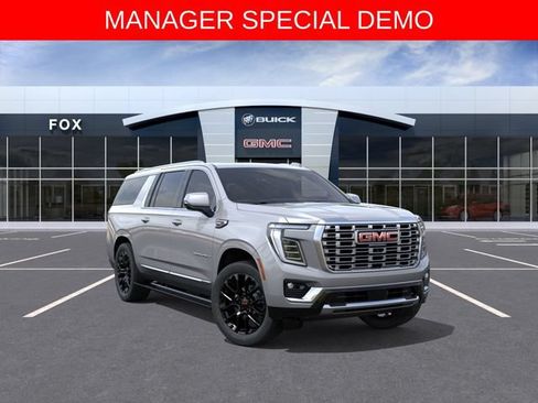 Used 2026 GMC Yukon XL Denali w/ Denali Reserve Package AWD/4WD image 1