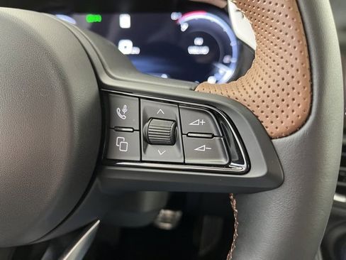 Used 2025 Alfa Romeo Giulia AWD w/ Driving Assist Package image 22