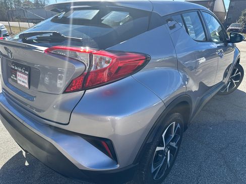 Used 2018 Toyota C-HR XLE image 3