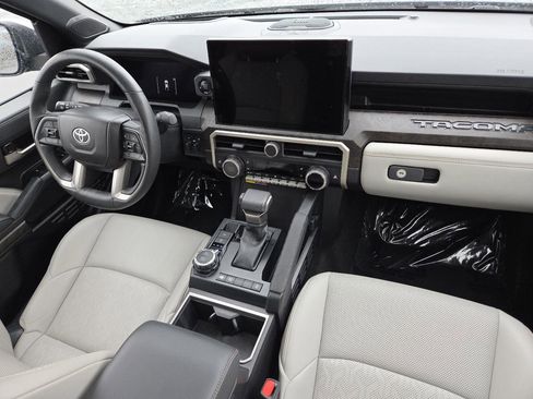 Used 2024 Toyota Tacoma Limited w/ Limited Package (LT) AWD/4WD image 21
