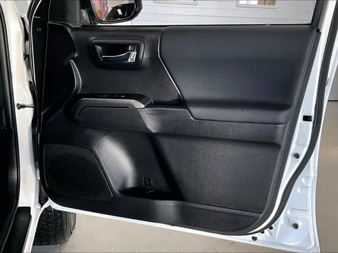 Used 2023 Toyota Tacoma TRD Sport w/ Technology Package image 25