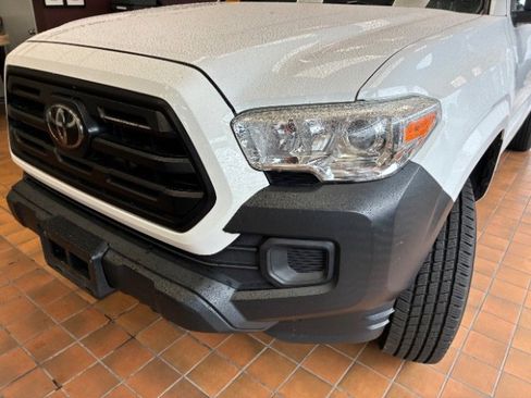 Used 2019 Toyota Tacoma SR image 7