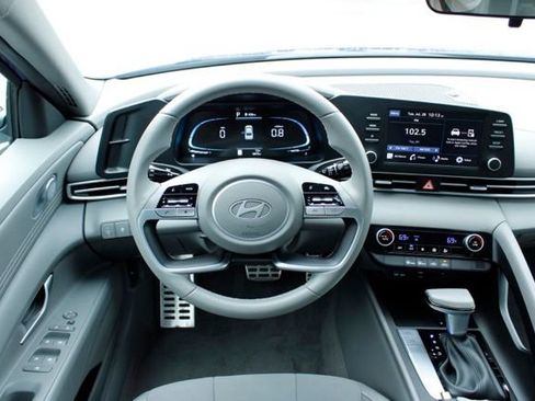 Certified 2026 Hyundai Elantra Sport FWD image 18