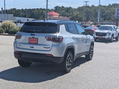Used 2024 Jeep Compass Trailhawk image 8