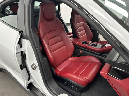 Used 2020 Porsche Taycan 4S image 36