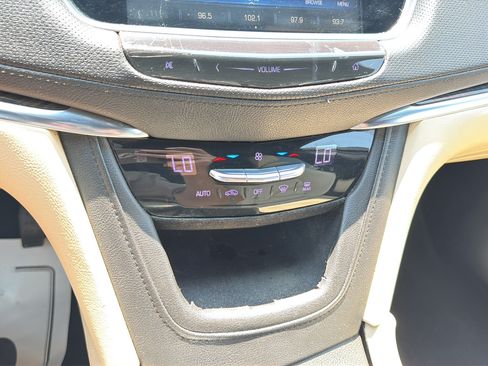 Used 2019 Cadillac XT5 FWD image 26