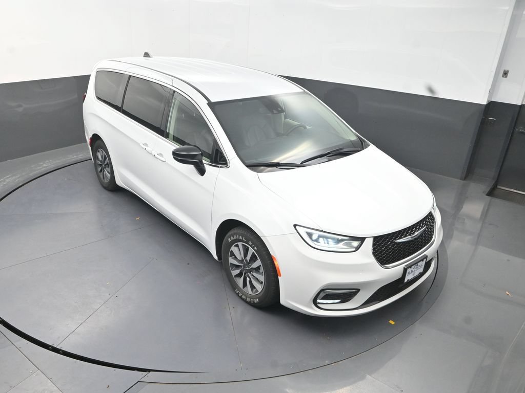 Used 2024 Chrysler Pacifica Limited FWD image 14