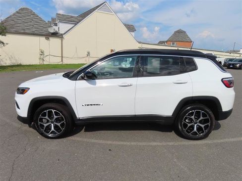 Used 2025 Jeep Compass Limited AWD/4WD image 10