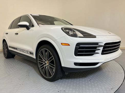 Used 2022 Porsche Cayenne Platinum Edition image 7