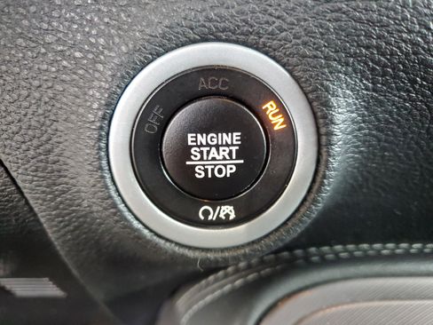 Used 2023 Dodge Challenger SXT image 27