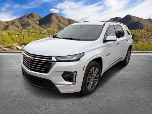 Used 2023 Chevrolet Traverse High Country FWD image 14