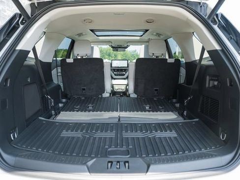 Used 2025 Ford Explorer Platinum w/ Ultimate Package AWD/4WD image 11