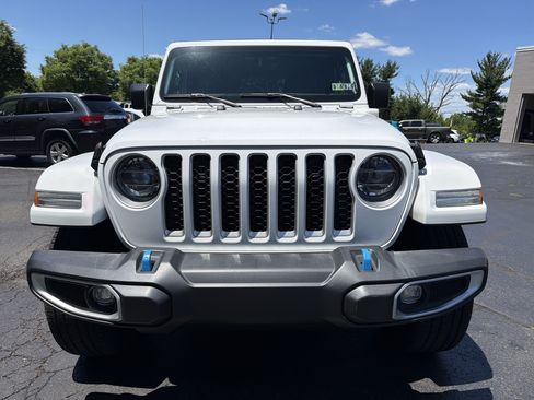 Used 2022 Jeep Wrangler Unlimited Sahara w/ Cold Weather Group AWD/4WD image 2