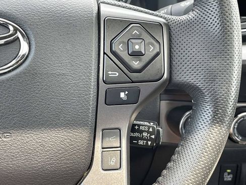 Used 2022 Toyota Tacoma TRD Sport w/ TRD Premium Sport Package AWD/4WD image 31