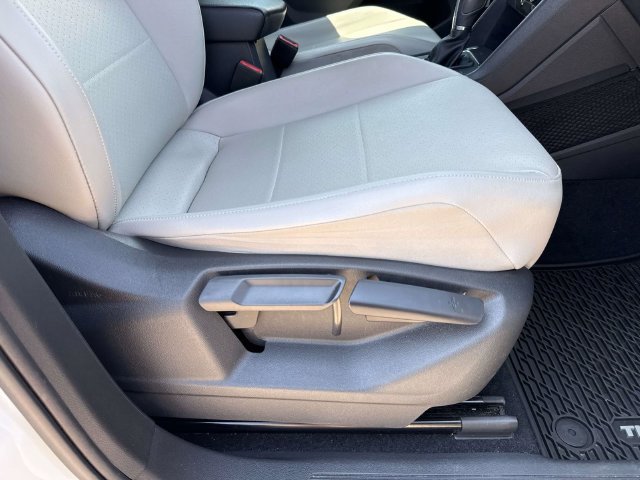 Used 2018 Volkswagen Tiguan SE FWD image 14