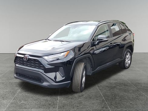 Used 2025 Toyota RAV4 XLE FWD image 3